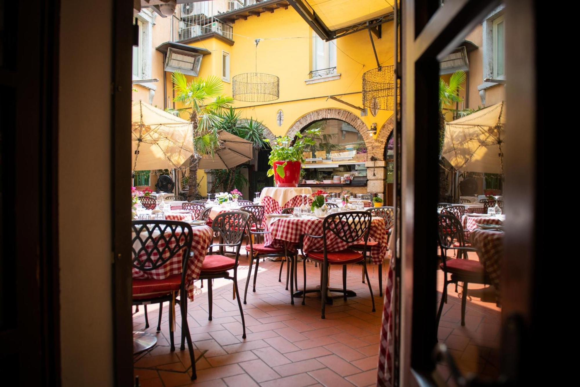 Alessi Hotel Trattoria Desenzano del Garda Dış mekan fotoğraf