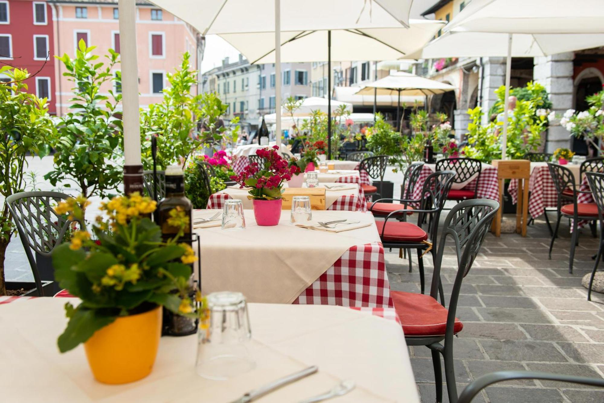 Alessi Hotel Trattoria Desenzano del Garda Dış mekan fotoğraf