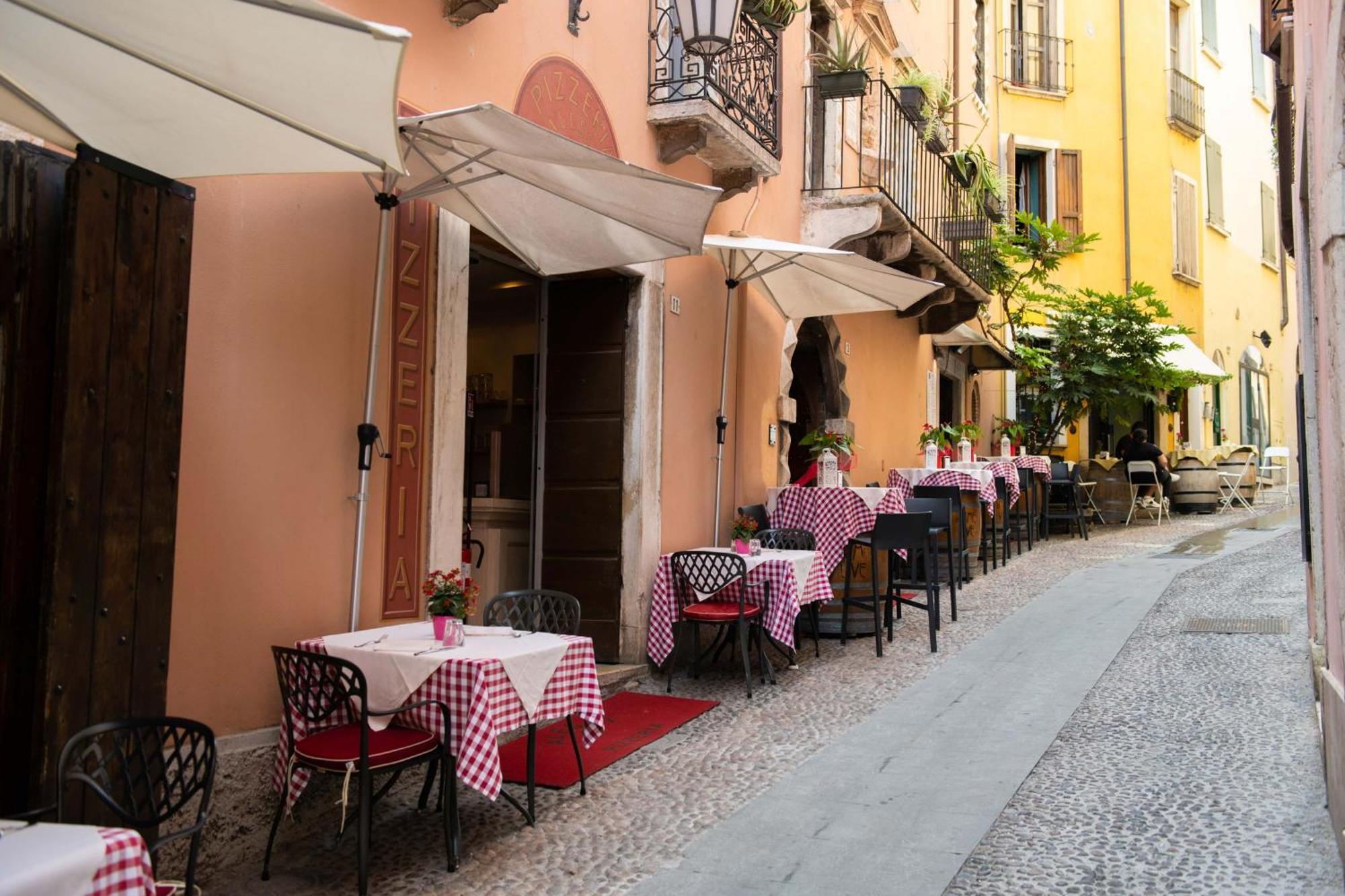 Alessi Hotel Trattoria Desenzano del Garda Dış mekan fotoğraf
