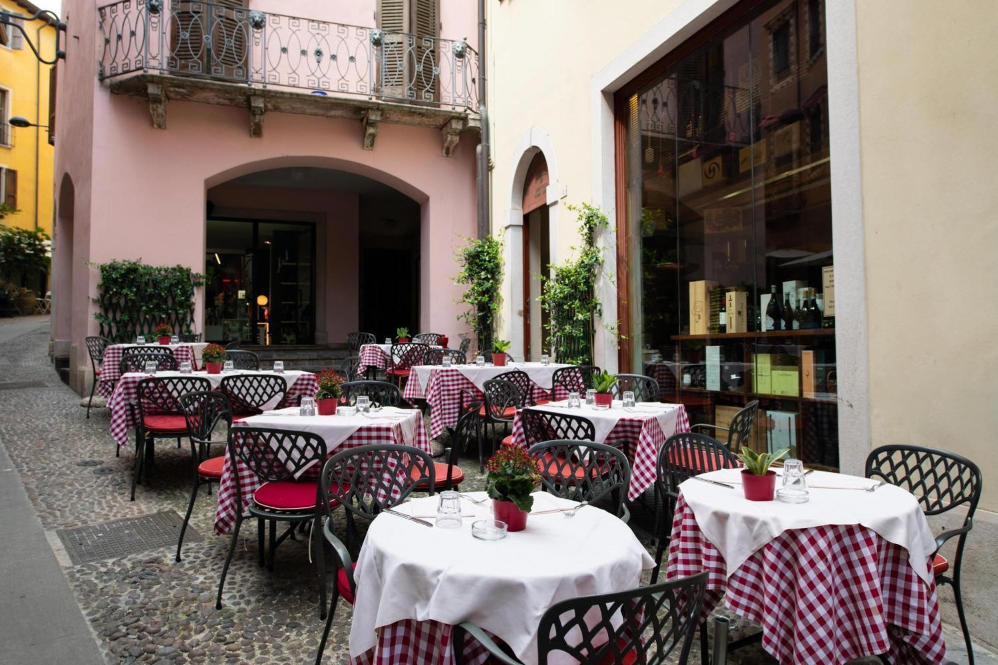 Alessi Hotel Trattoria Desenzano del Garda Dış mekan fotoğraf