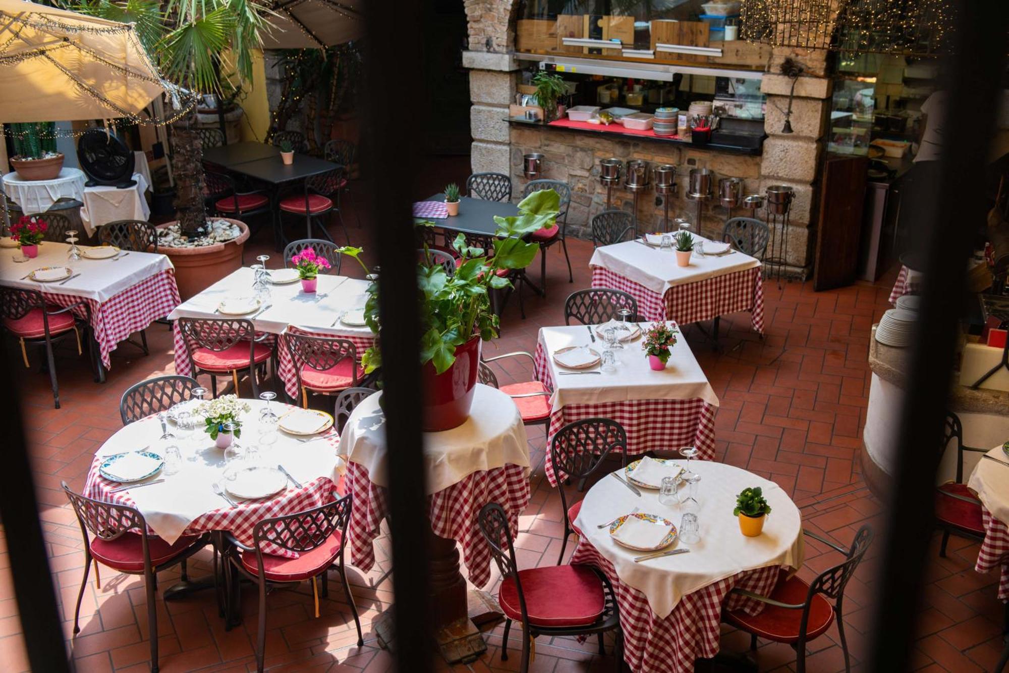 Alessi Hotel Trattoria Desenzano del Garda Dış mekan fotoğraf