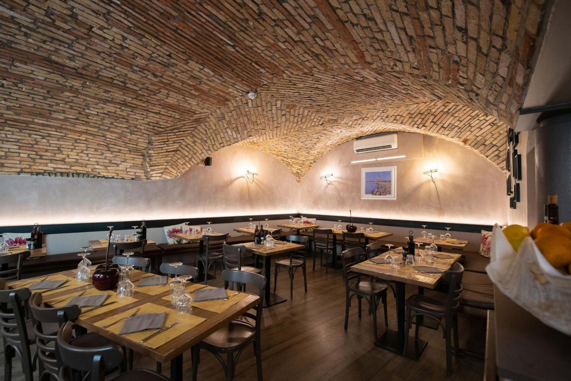 Alessi Hotel Trattoria Desenzano del Garda Dış mekan fotoğraf
