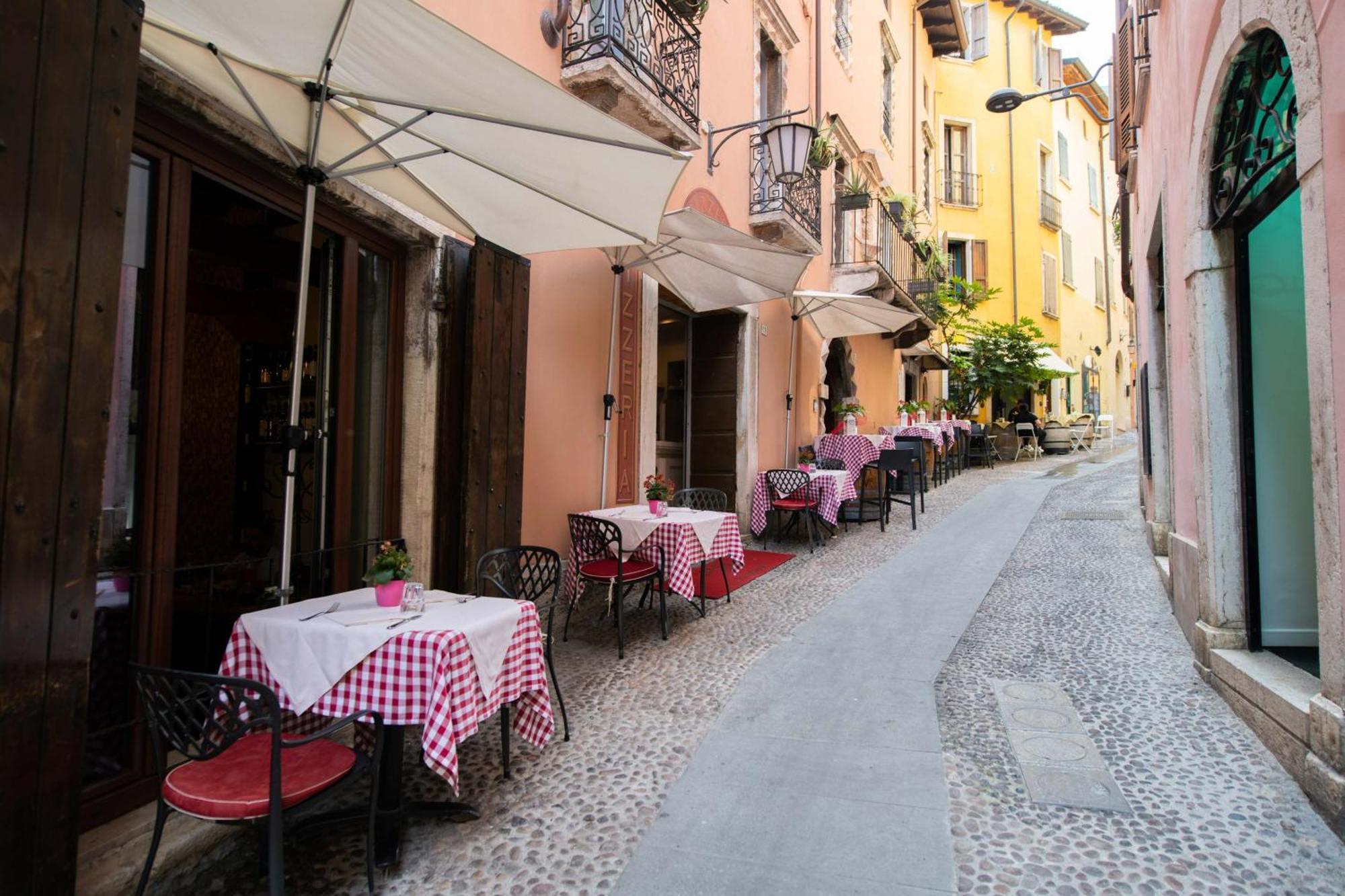 Alessi Hotel Trattoria Desenzano del Garda Dış mekan fotoğraf
