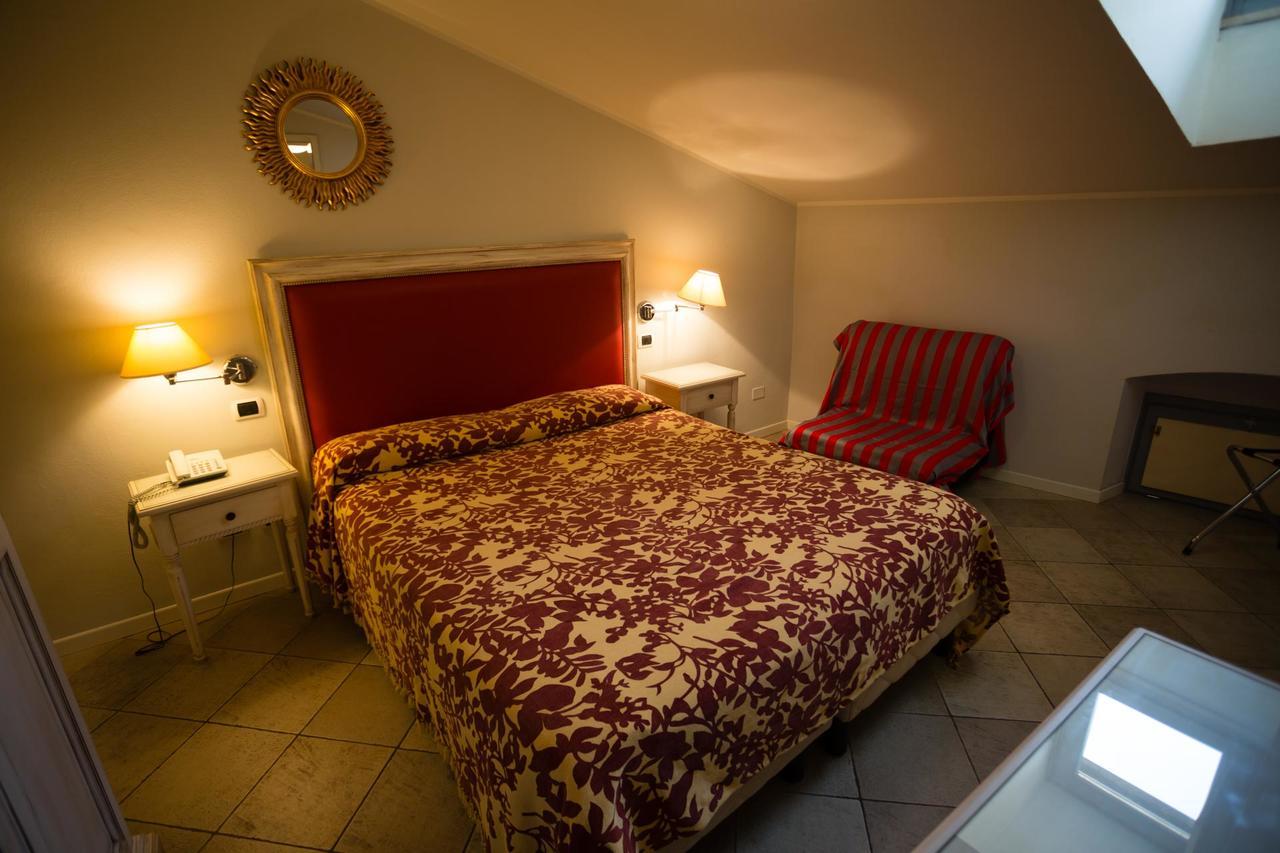 Alessi Hotel Trattoria Desenzano del Garda Dış mekan fotoğraf
