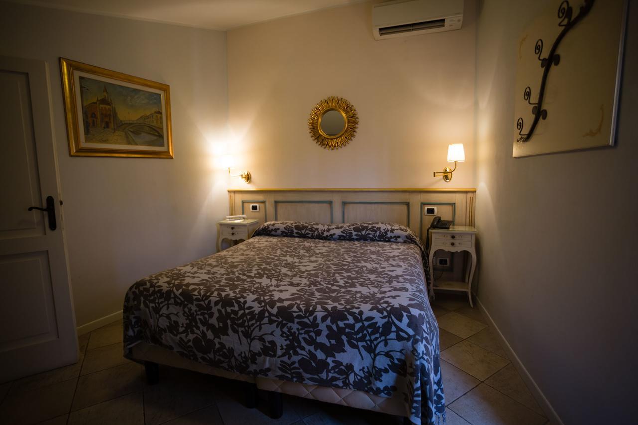 Alessi Hotel Trattoria Desenzano del Garda Dış mekan fotoğraf