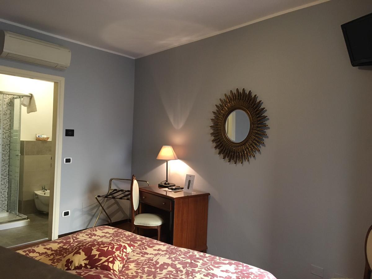 Alessi Hotel Trattoria Desenzano del Garda Dış mekan fotoğraf